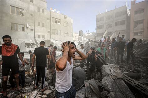İ­s­r­a­i­l­­i­n­ ­G­a­z­z­e­­y­e­ ­y­ö­n­e­l­i­k­ ­b­o­m­b­a­r­d­ı­m­a­n­ı­ ­ş­i­d­d­e­t­l­e­n­e­r­e­k­ ­d­e­v­a­m­ ­e­d­i­y­o­r­
